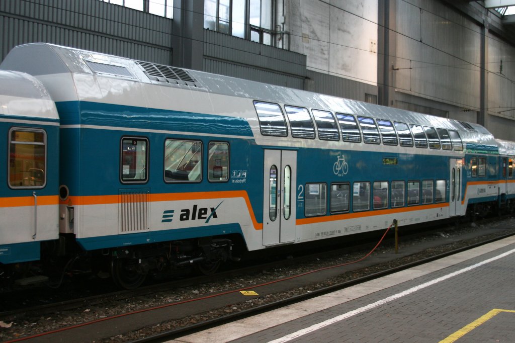Neu beim alex sind seit Dezember 2009 7 Doppelstockwagen. Hier einer am 19.12.2009 in Mnchen Hbf.