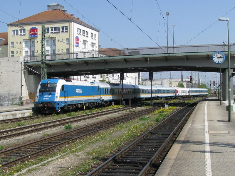 183 004 fhrt mit Alex 86008 am 28.04.2008 in Regensburg ein.