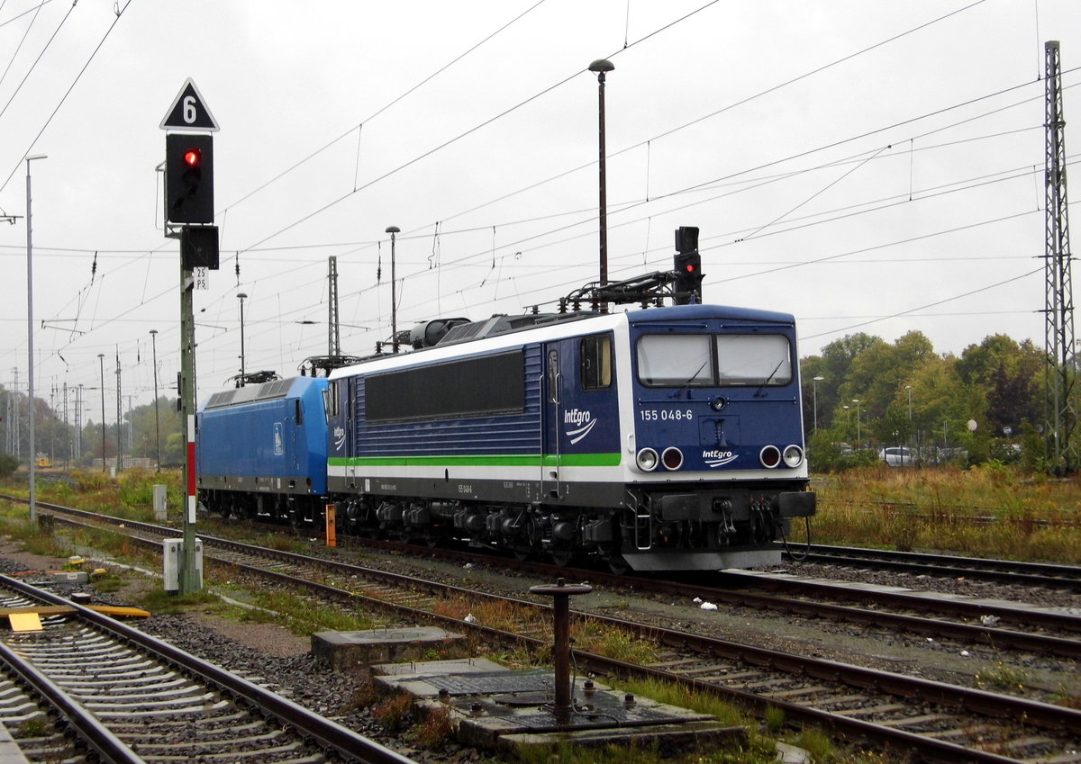 Am 01.10.2016 waren  die 285 102 und die 253 014-9 und die 253 015-8 und die 145 030-7 von der Press und  die 155 048-6 von der IntEgro (Press) in Stendal abgestellt .