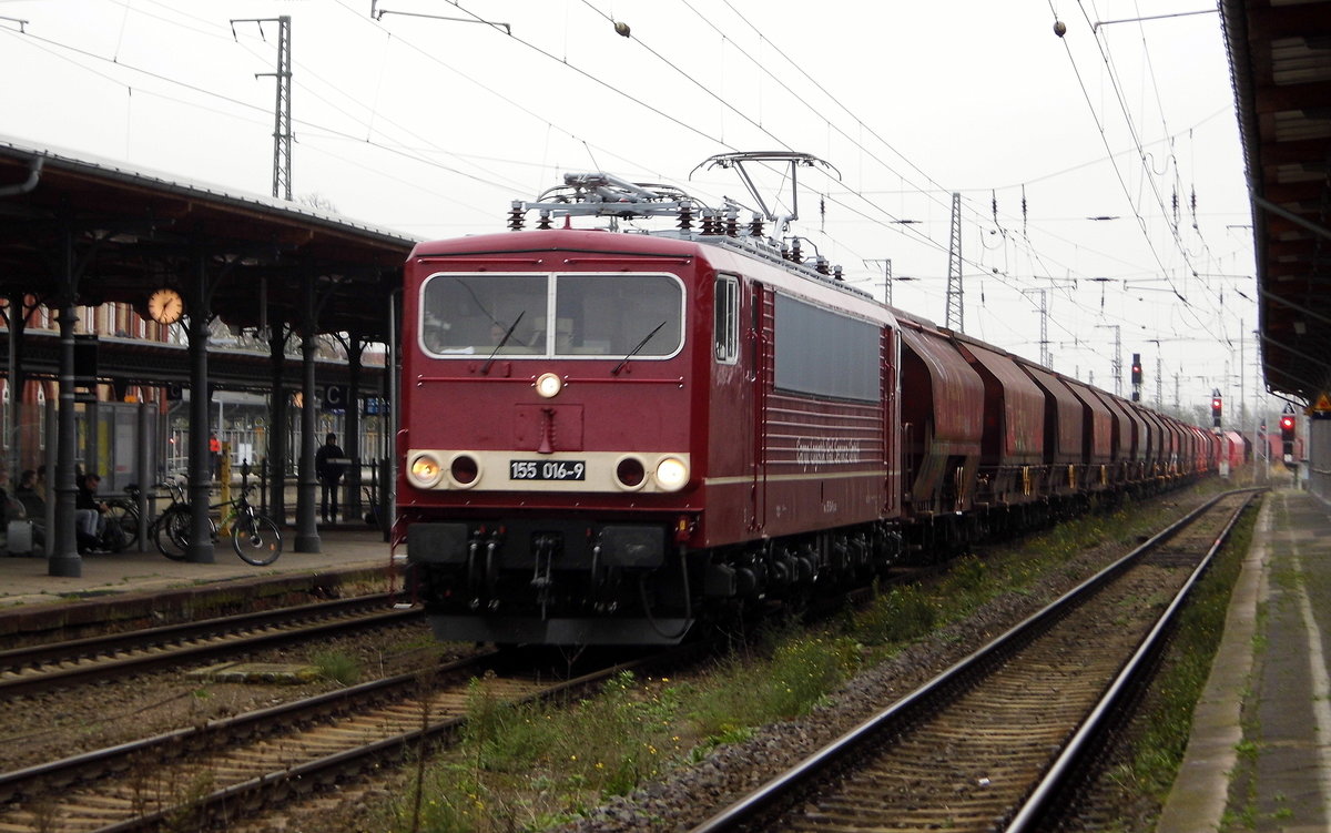 Am 01.11.2017 kam die 155 016-9 von der  CLR-Cargo Logistik Rail-Service ,  aus Richtung Magdeburg nach Stendal und fuhr weiter in Richtung Wittenberge .