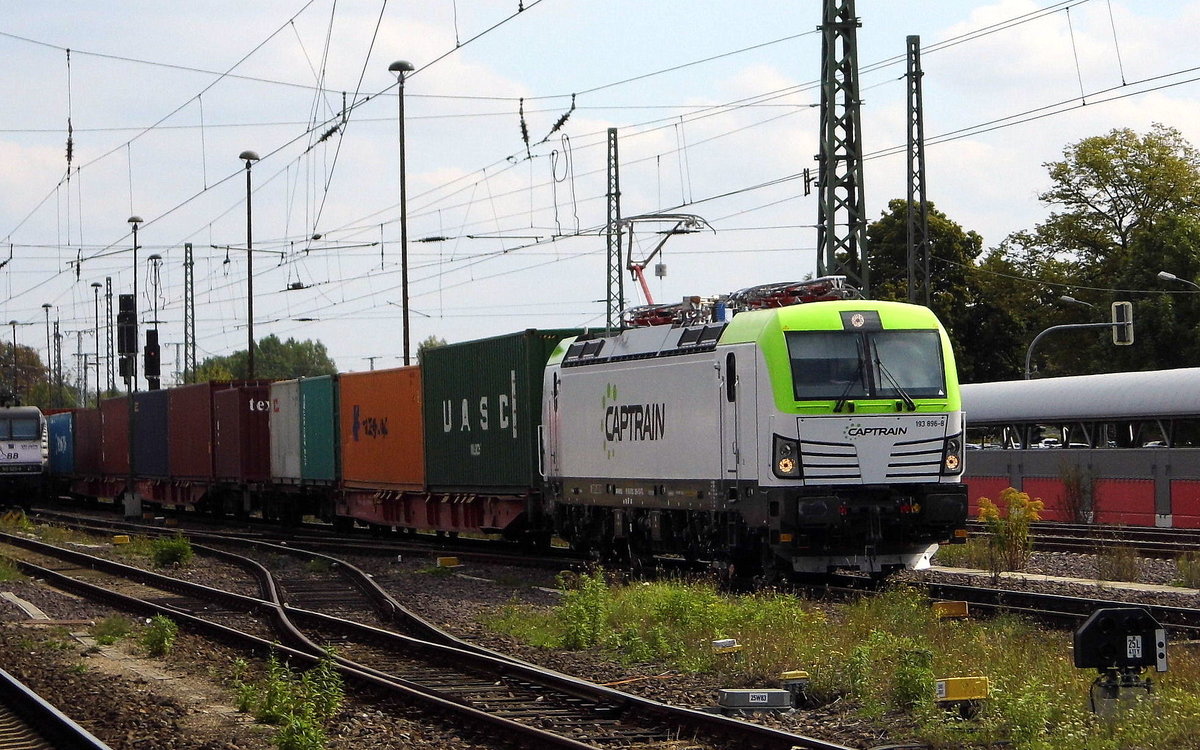 Am 02 .09.2016 kam die 193 896-8 von CAPTRAIN  aus Richtung Magdeburg nach Stendal und fuhr weiter in Richtung Salzwedel .