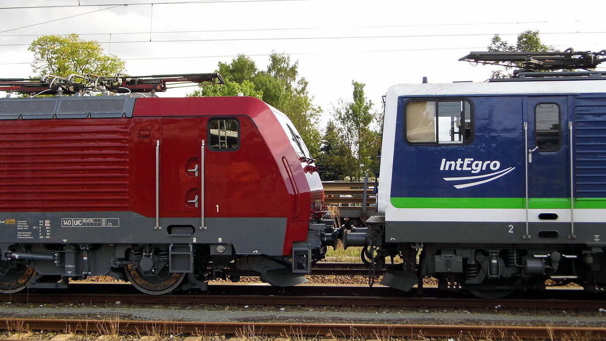 Am 02.09.2017   die 189 800-6 und die 155 048-6   in Stendal.