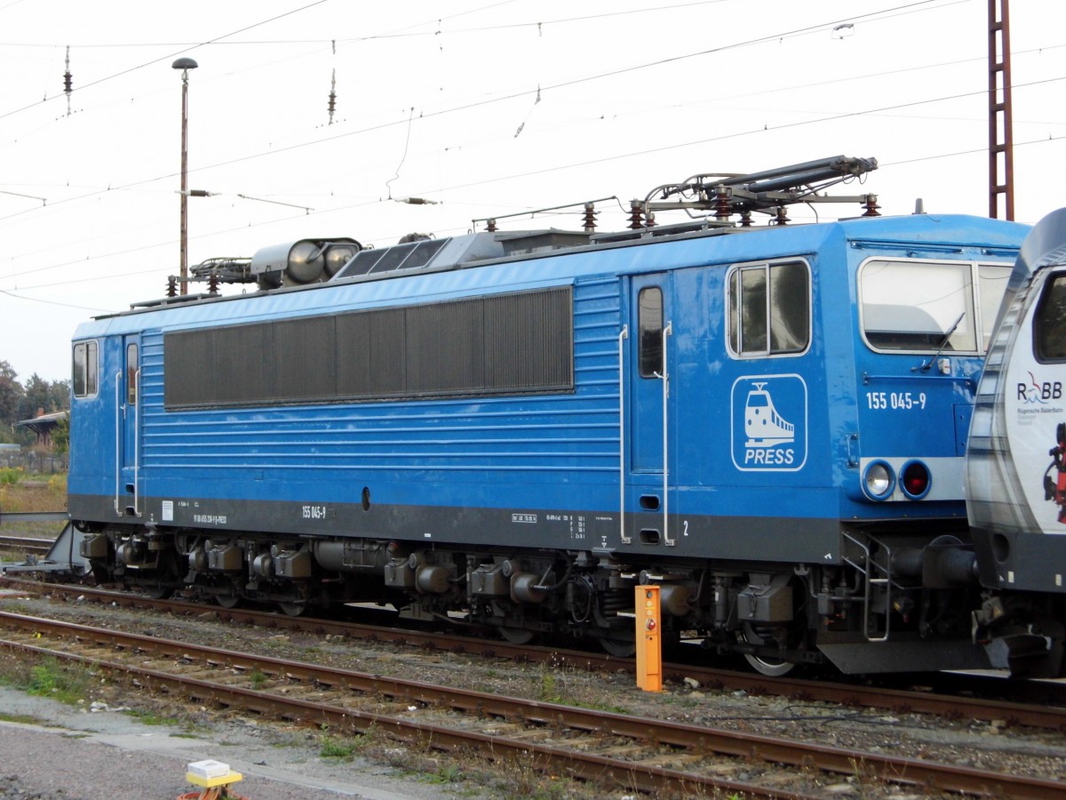 Am 03.10.2015 war die 155 045-9 von der Press in Stendal abgestellt .