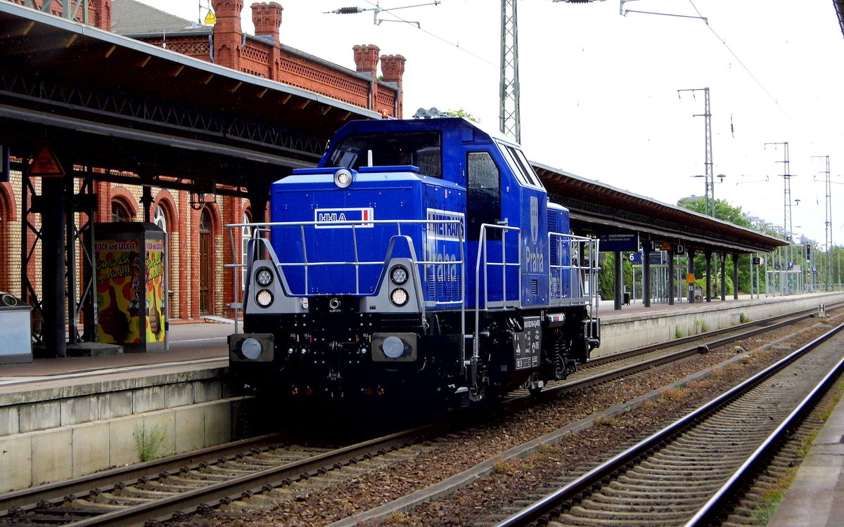 Am 08.06.2017 Rangierfahrt von der  1002 016-6 von   METRANS  in Stendal .