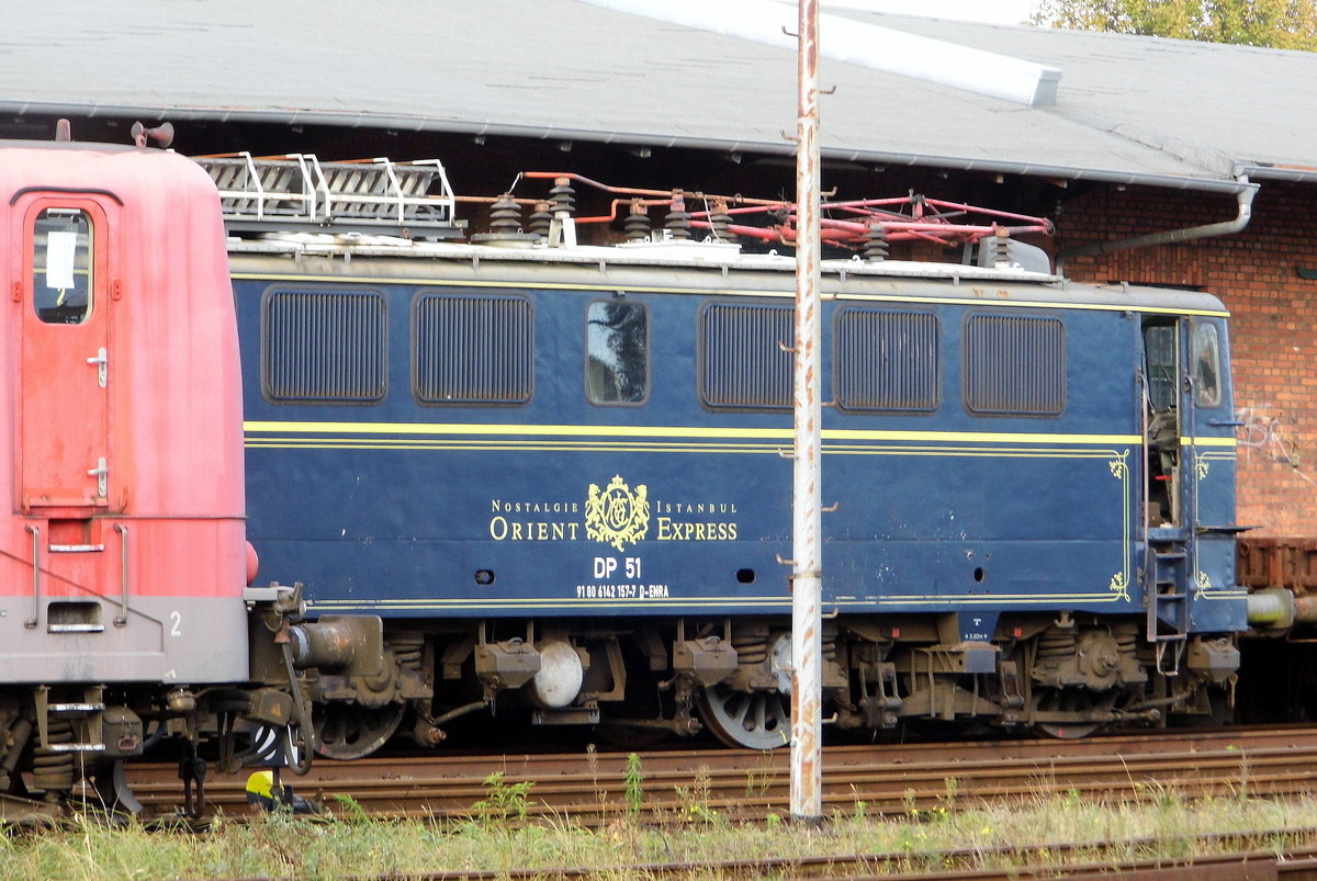 Am 08.10.2017  Herbstfest im Historischen Lokschuppen Wittenberge stand die 142 157-7 von der  ENRA- DP51  (EGP) .