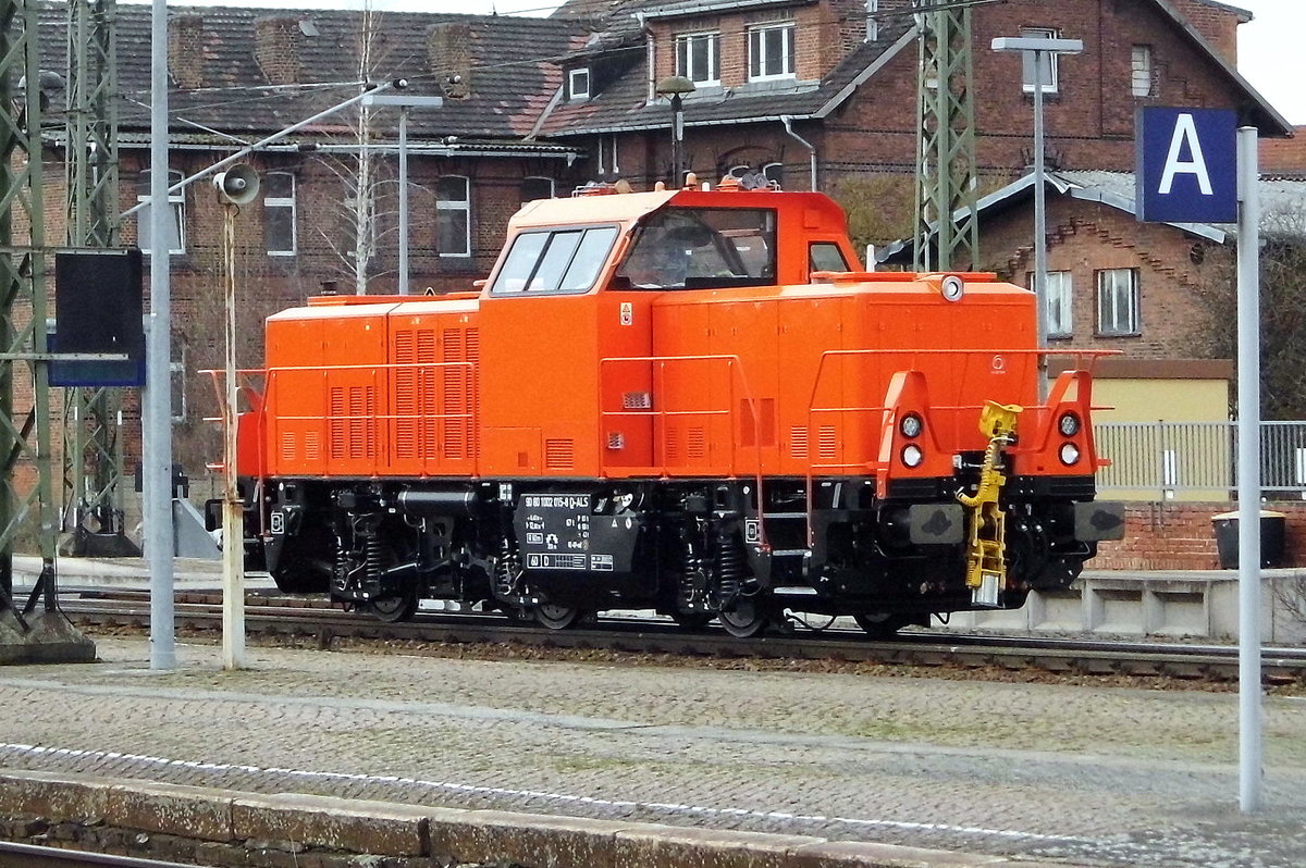 Am 09.03.2017 kam die  1002 015-8 von der DAL Deutsche Anlagen-Leasing GmbH & Co. KG, Mainz (ALS) aus Richtung Braunschweig nach Stendal .