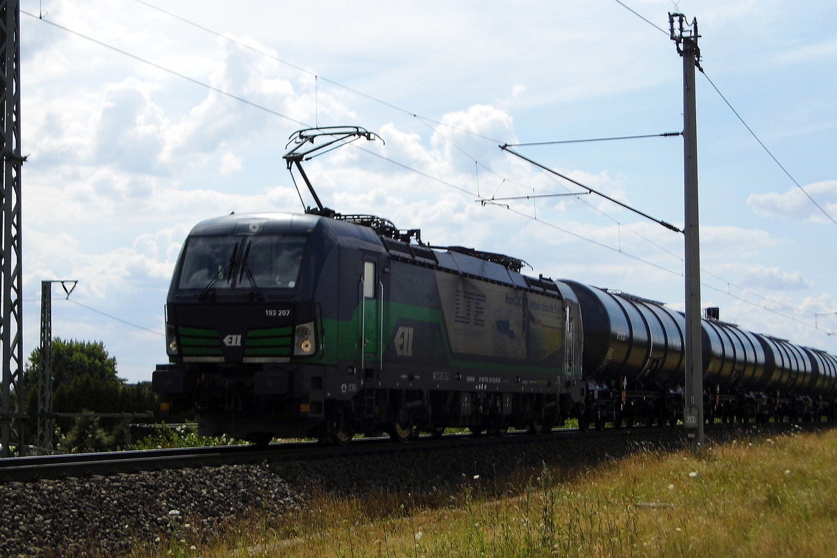 Am 12.07.2016 kam die 193 207 von der LTE Logistik (ELL) aus Richtung Salzwedel und fuhr nach Stendal .