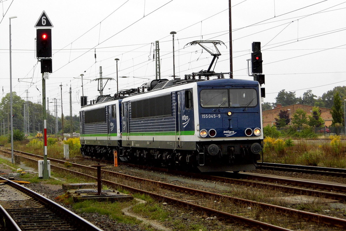 Am 12.08.2017   die 155 048-6 und die 155 045-9 von IntEgro (Press)    in Stendal .