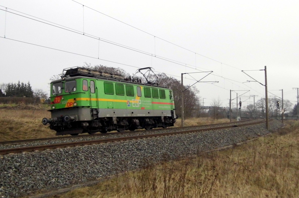 Am 13.02.2015 kam die 142 103-1 DP 70 von der EGP aus Richtung Stendal und fuhr nach Wittenberge .