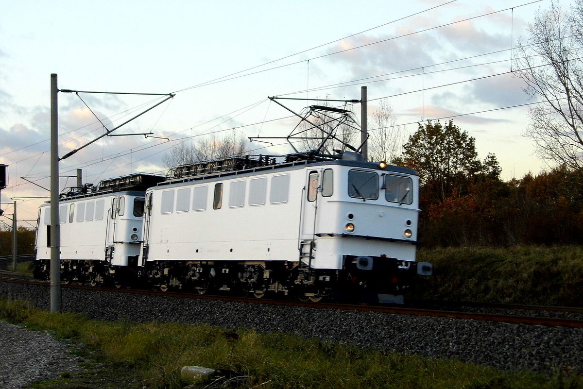 Am 13.11.2017  Probefahrt  von der 142 042-1 und die 142 103-1 von der   EGP – Eisenbahngesellschaft Potsdam, von Wittenberge  nach Stendal .