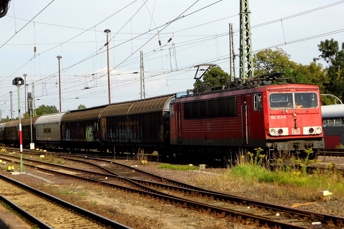 Am 15.08.2017 kam die 155 013-6 von der DB Cargo AG . (Railpool) aus Richtung Magdeburg nach Stendal und fuhr weiter in Richtung Braunschweig.