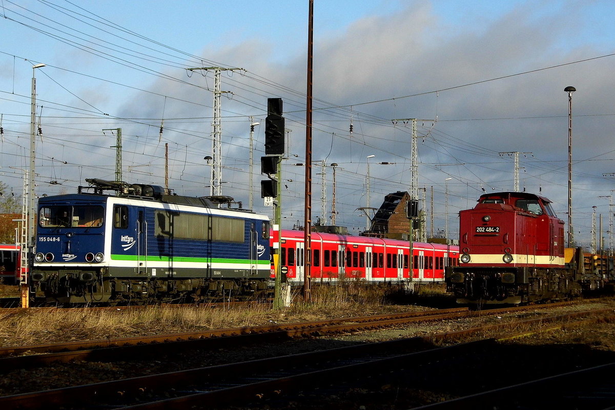 Am 19.11.2017 waren die 155 048-6 von der IntEgro (Press) und die  202 484-2 von der CLR-Cargo Logistik Rail-Service ,  in Stendal abgestellt.