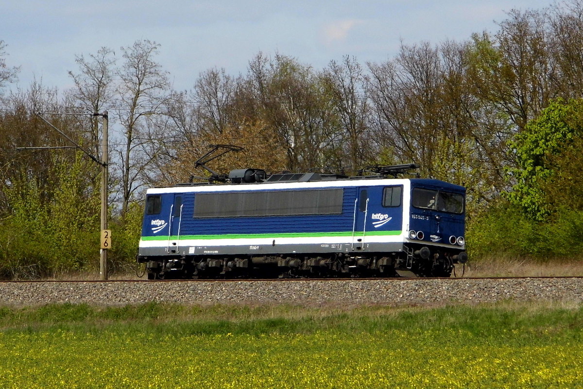 Am 20.04.2017 kam die  155 045-9 von der IntEgro (Press) aus Richtung Borstel und fuhr weiter nach Stendal .