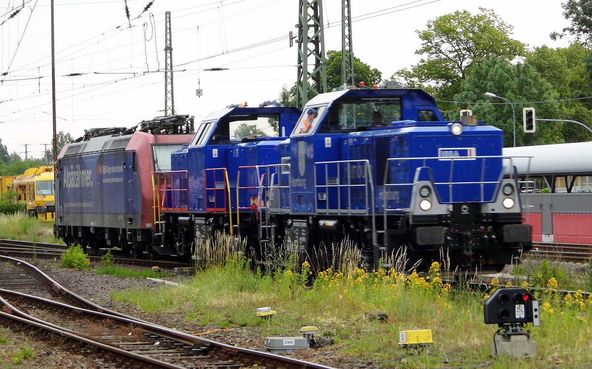 Am 22.06.2017  die 1002 011-7 und die 1002 022-4 und die 482 026-2 in Stendal .