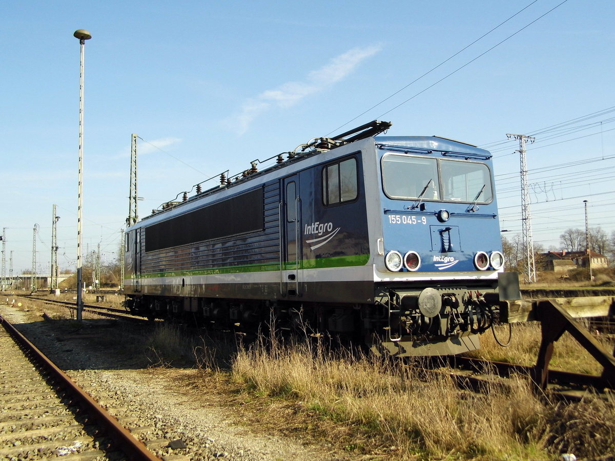 Am 26.03.2016 war die 155 045-9 von der IntEgro (Press) in Stendal abgestellt .