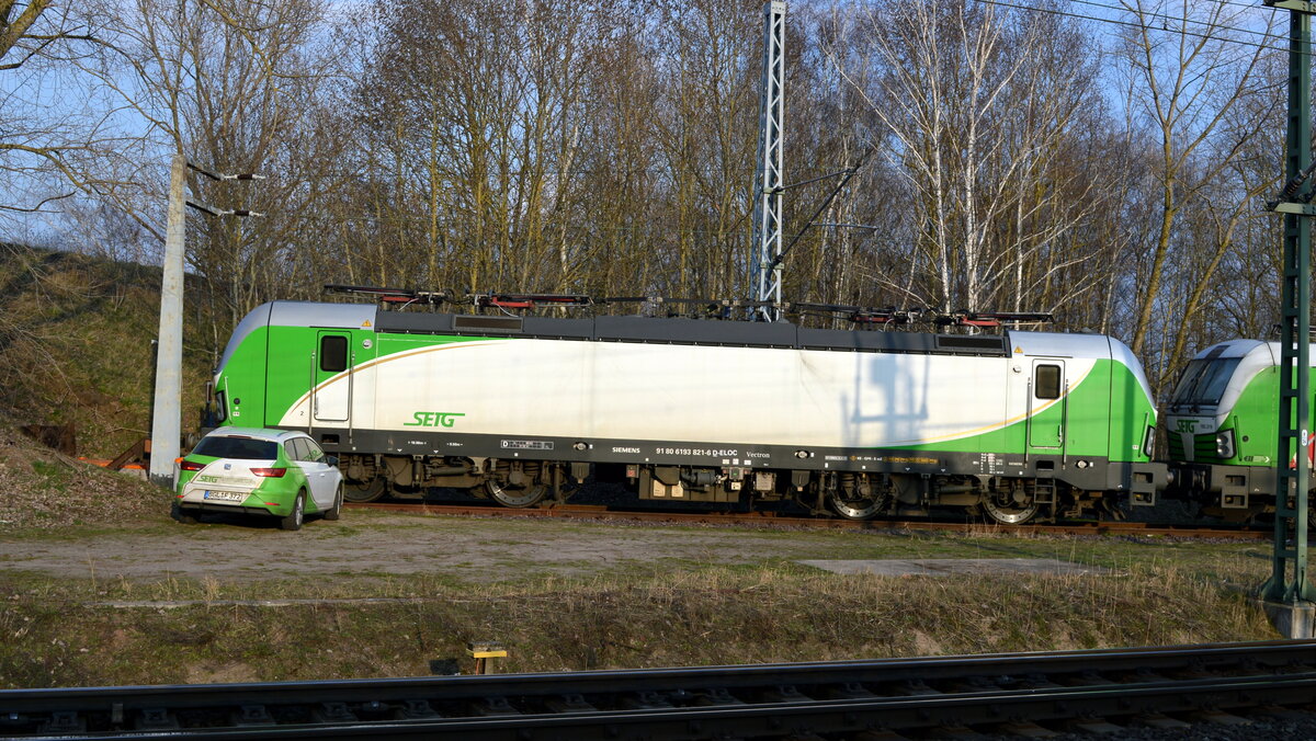 Am 26.03.2021 war die 193 821-6 von der SETG (  ELL) in Borstel abgestellt .