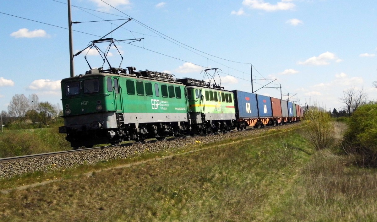 Am 29.04.2015  kamen die 142 150-2 und die 142 128-8 von der EGP aus Richtung Stendal und fuhren weiter in Richtung Salzwedel .