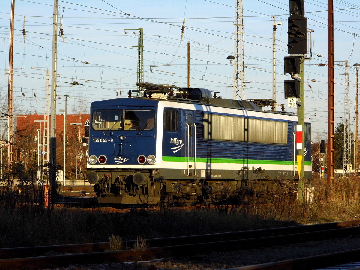 Am 29.11 .2016 war die 155 045-9 von der IntEgro (Press) in Stendal abgestellt.
