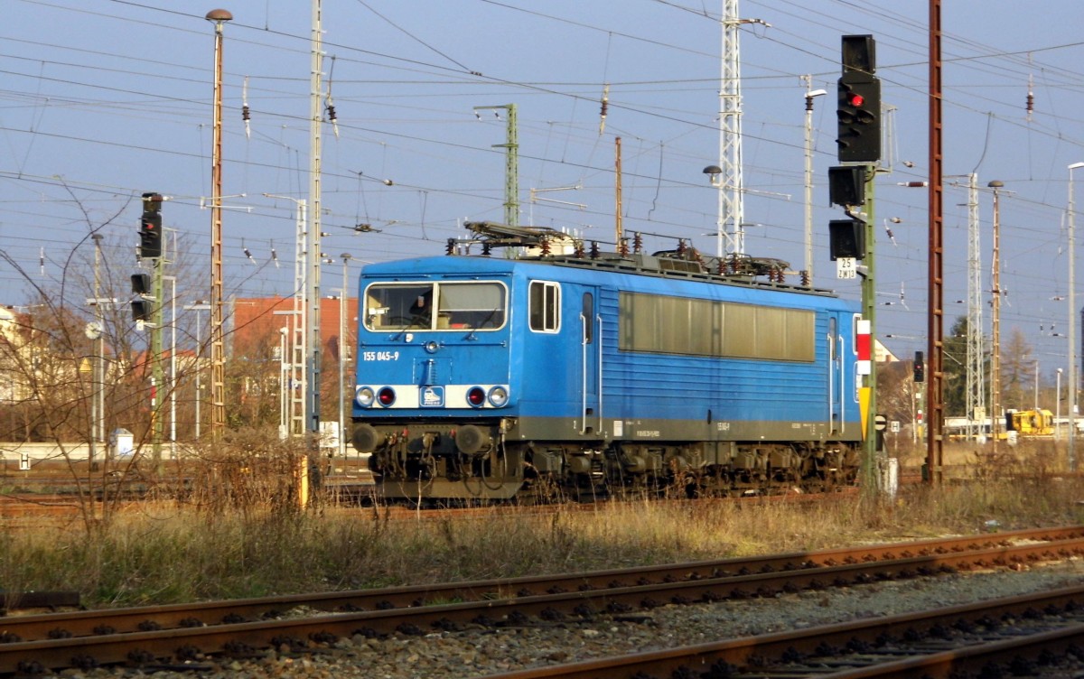 Am 30.12.2015 war die 155 045-9 von der Press Stendal abgestellt .